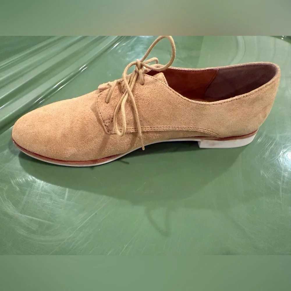 Dolce Vita women Tan Suede loafers /size 7
